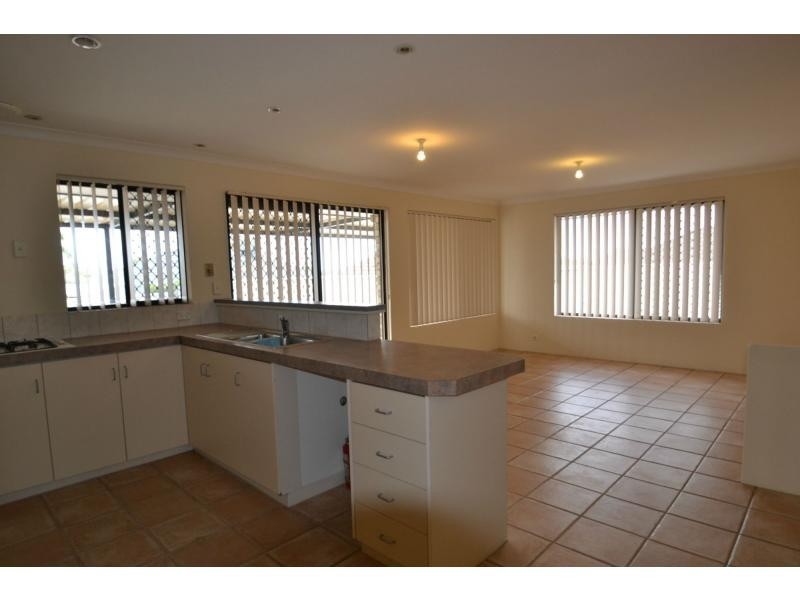 11 Retreat Green, Banksia Grove WA 6031