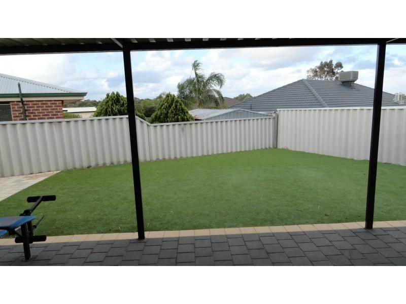 11 Retreat Green, Banksia Grove WA 6031