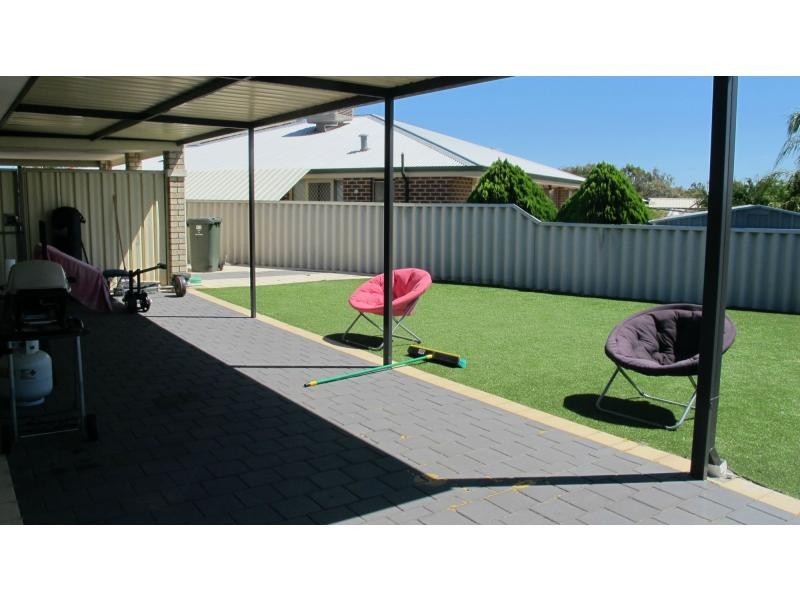 11 Retreat Green, Banksia Grove WA 6031
