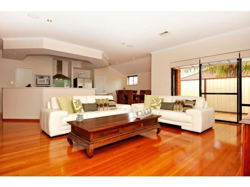 10 Renoir Lane, Currambine WA 6028