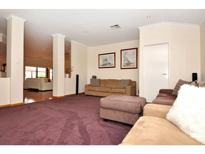10 Renoir Lane, Currambine WA 6028