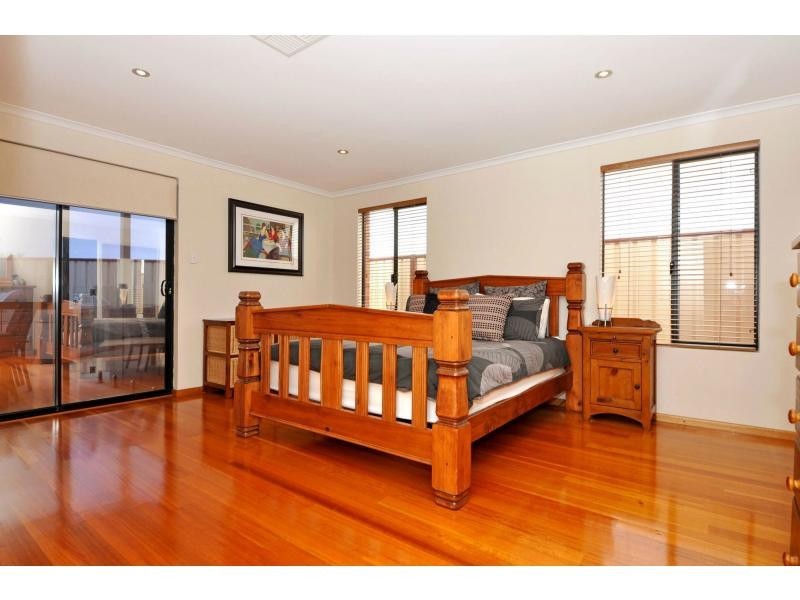 10 Renoir Lane, Currambine WA 6028