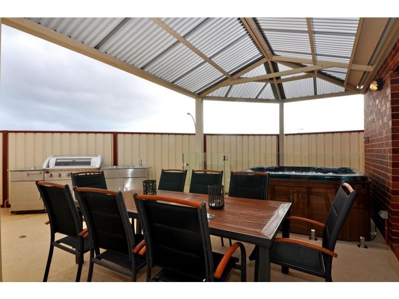 10 Renoir Lane, Currambine WA 6028