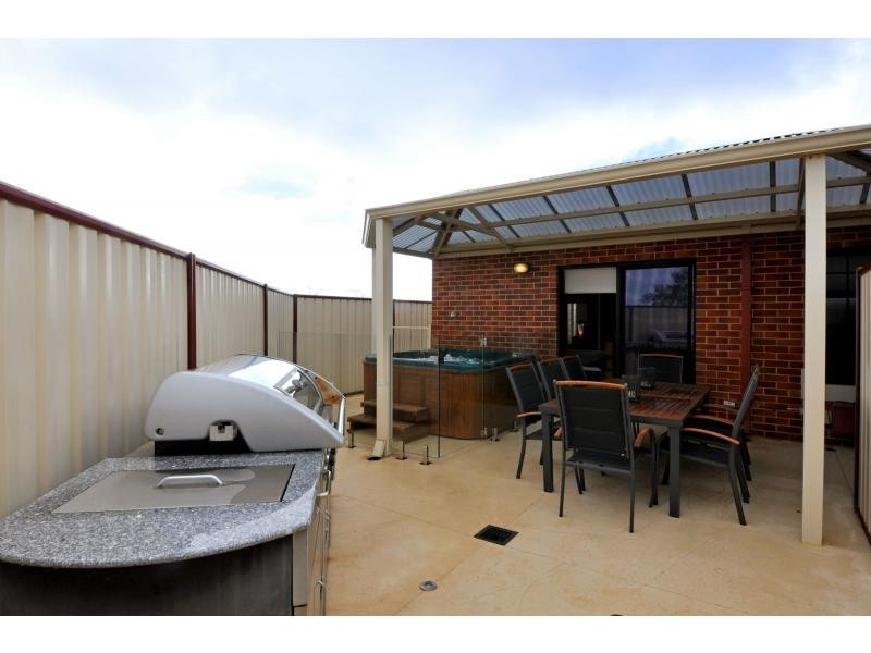 10 Renoir Lane, Currambine WA 6028