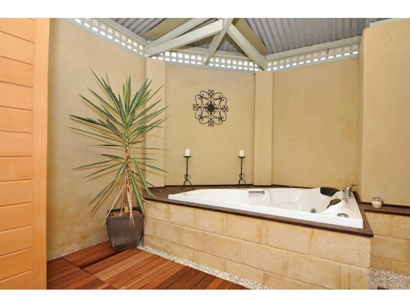 70 Royal Melbourne Avenue, Connolly WA 6027