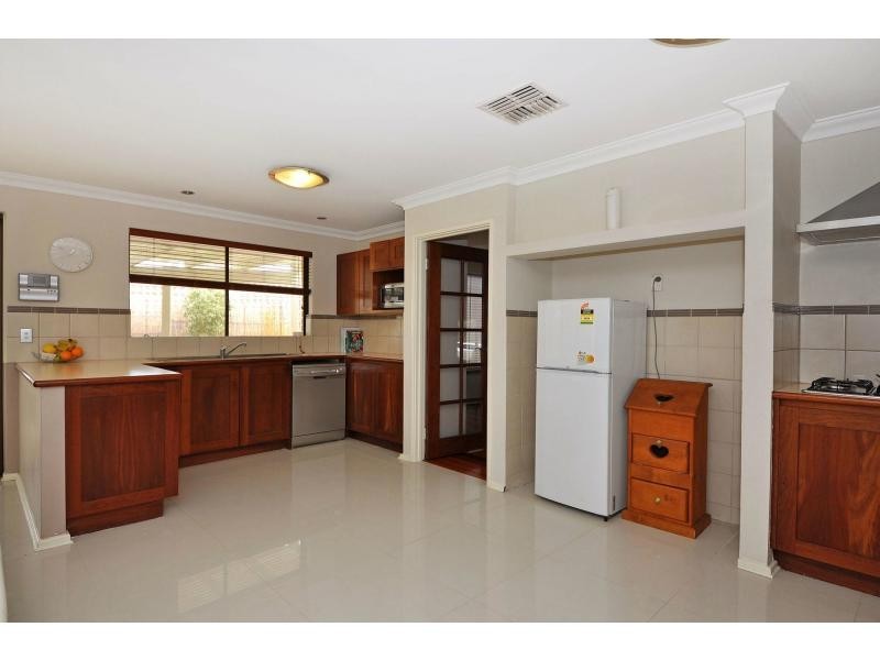 70 Royal Melbourne Avenue, Connolly WA 6027