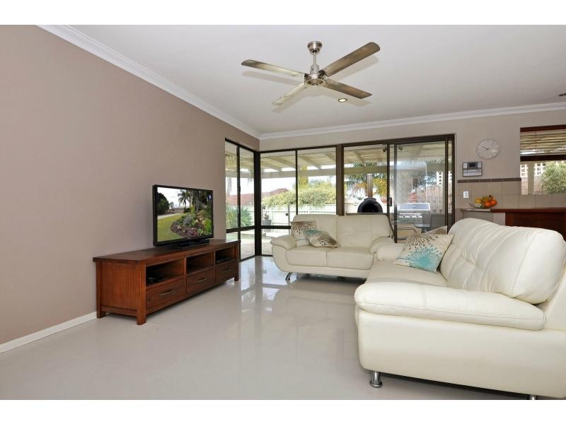 70 Royal Melbourne Avenue, Connolly WA 6027