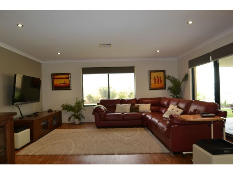 80 Da Vinci Drive, Tapping WA 6065