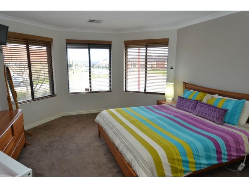 21 Tullow Gardens, Darch WA 6065