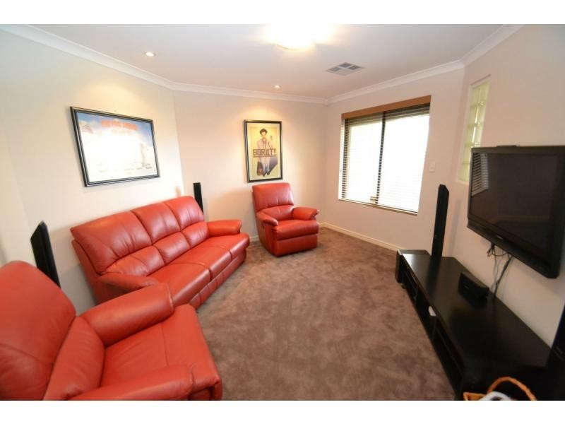 21 Tullow Gardens, Darch WA 6065