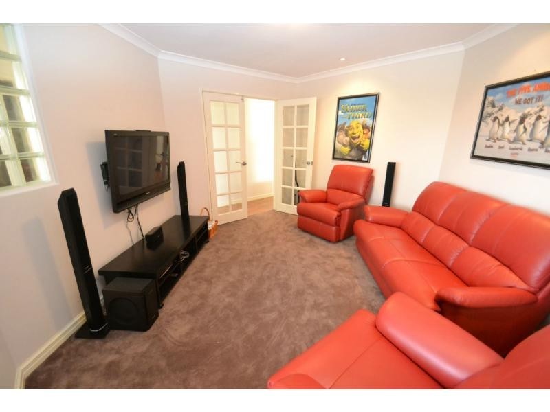 21 Tullow Gardens, Darch WA 6065