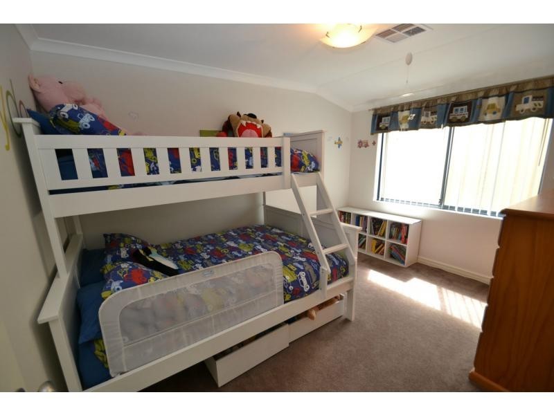 21 Tullow Gardens, Darch WA 6065