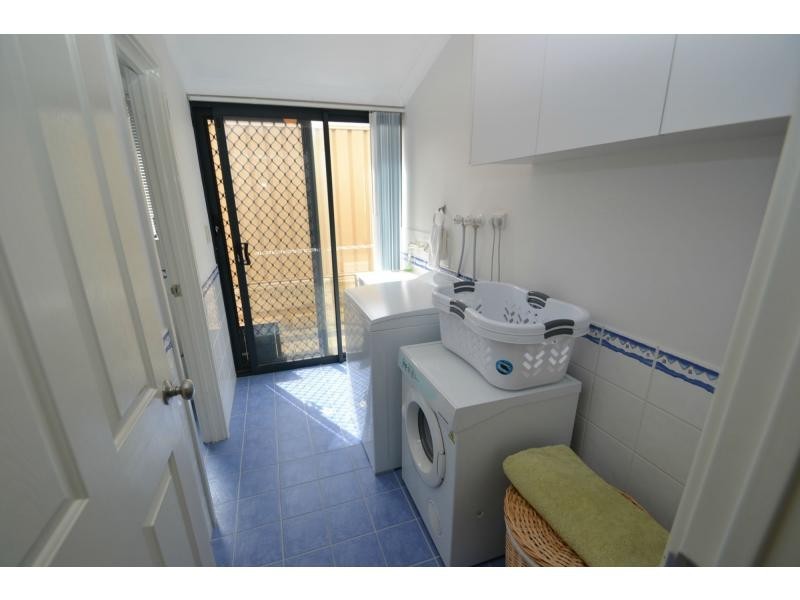 21 Tullow Gardens, Darch WA 6065