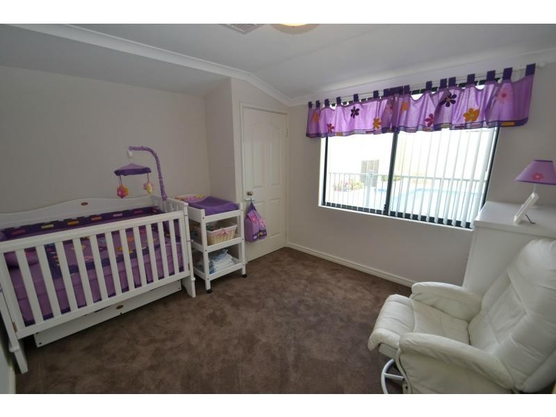 21 Tullow Gardens, Darch WA 6065