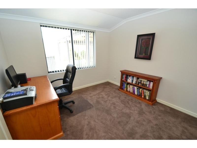 21 Tullow Gardens, Darch WA 6065