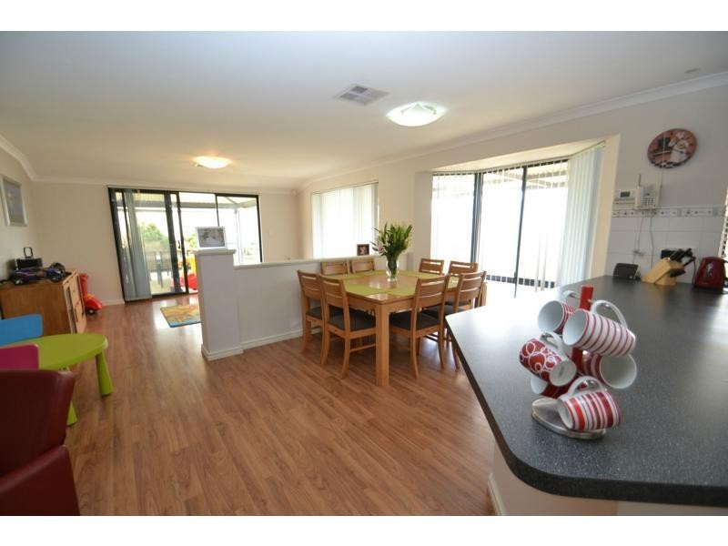 21 Tullow Gardens, Darch WA 6065