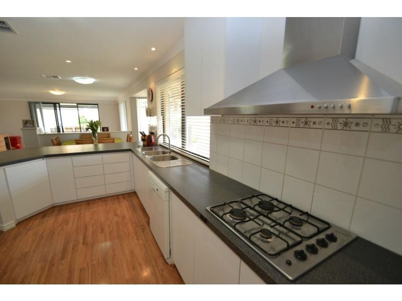 21 Tullow Gardens, Darch WA 6065