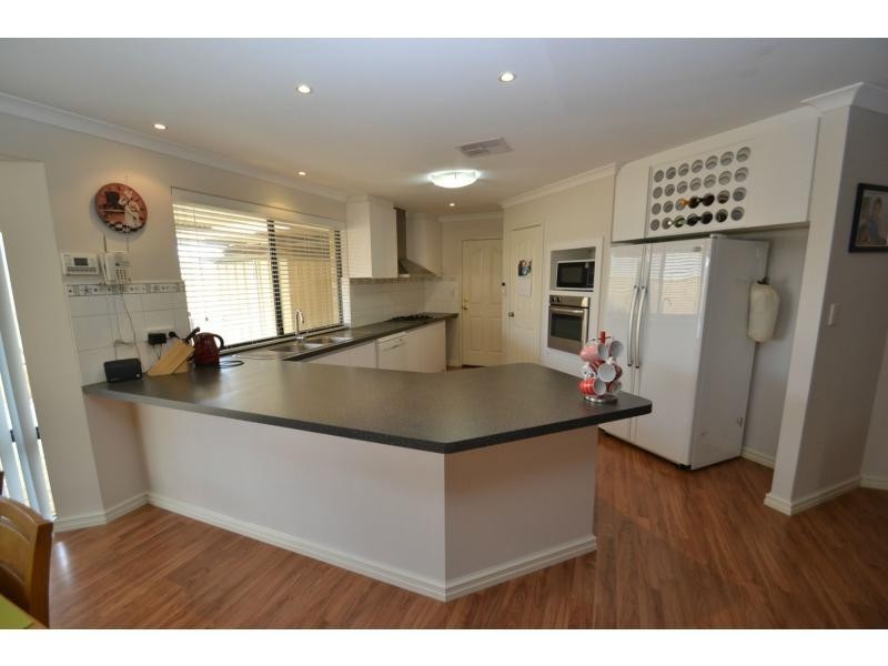 21 Tullow Gardens, Darch WA 6065