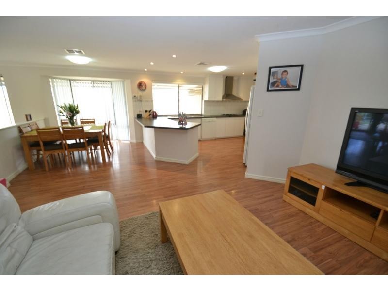 21 Tullow Gardens, Darch WA 6065