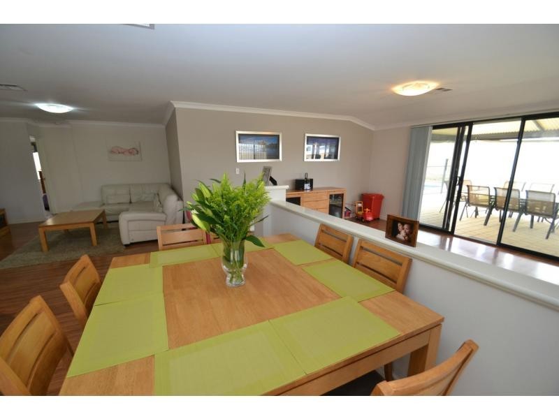 21 Tullow Gardens, Darch WA 6065