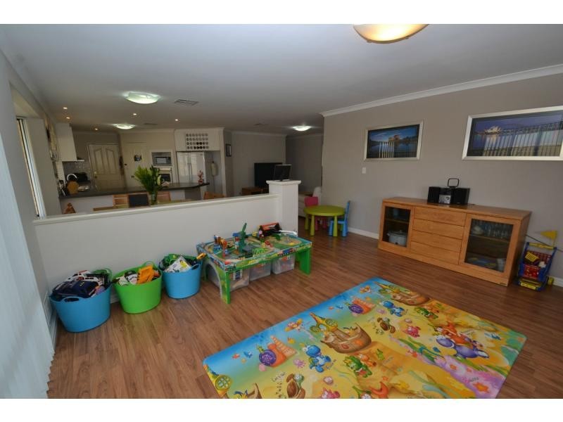 21 Tullow Gardens, Darch WA 6065