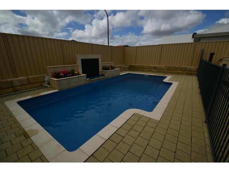 21 Tullow Gardens, Darch WA 6065
