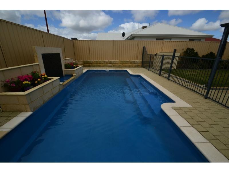 21 Tullow Gardens, Darch WA 6065