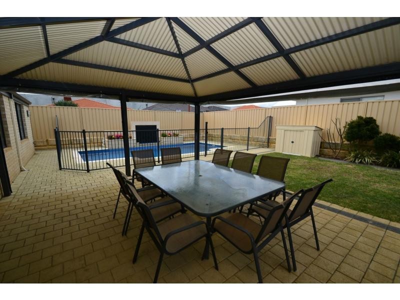 21 Tullow Gardens, Darch WA 6065