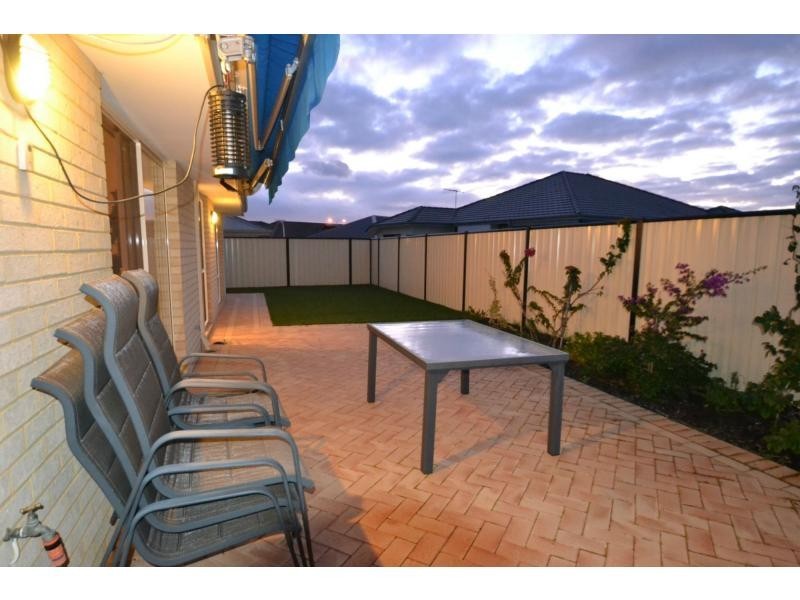16 Edenbrooke Terrace, Clarkson WA 6030