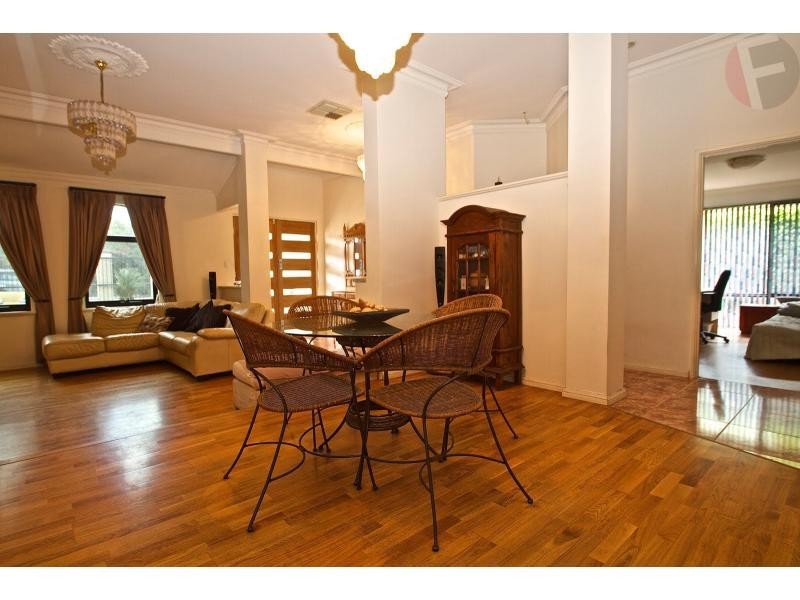 52 Golf Links Drive, Carramar WA 6031