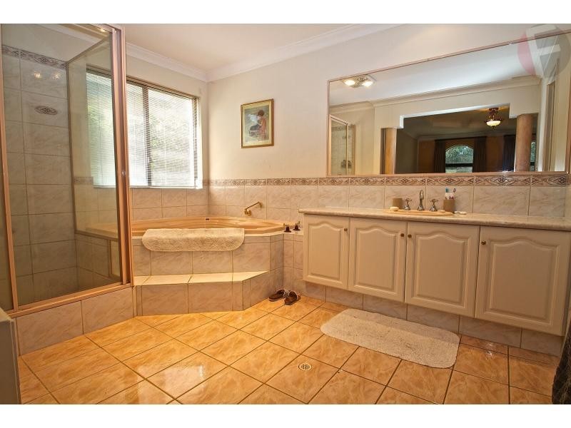 52 Golf Links Drive, Carramar WA 6031