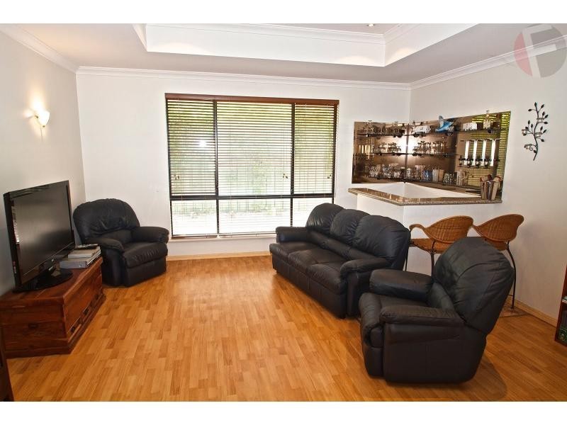 52 Golf Links Drive, Carramar WA 6031