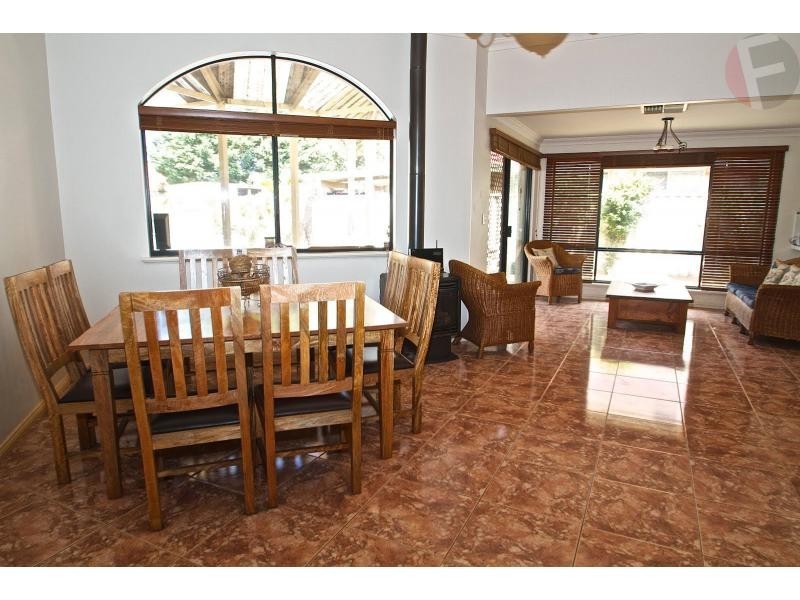 52 Golf Links Drive, Carramar WA 6031