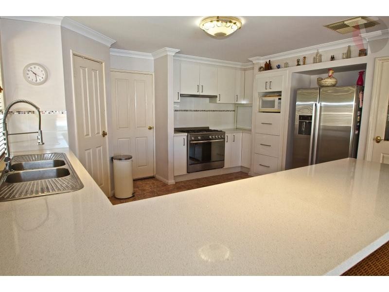 52 Golf Links Drive, Carramar WA 6031