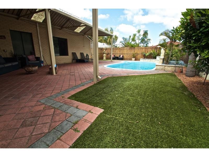 52 Golf Links Drive, Carramar WA 6031