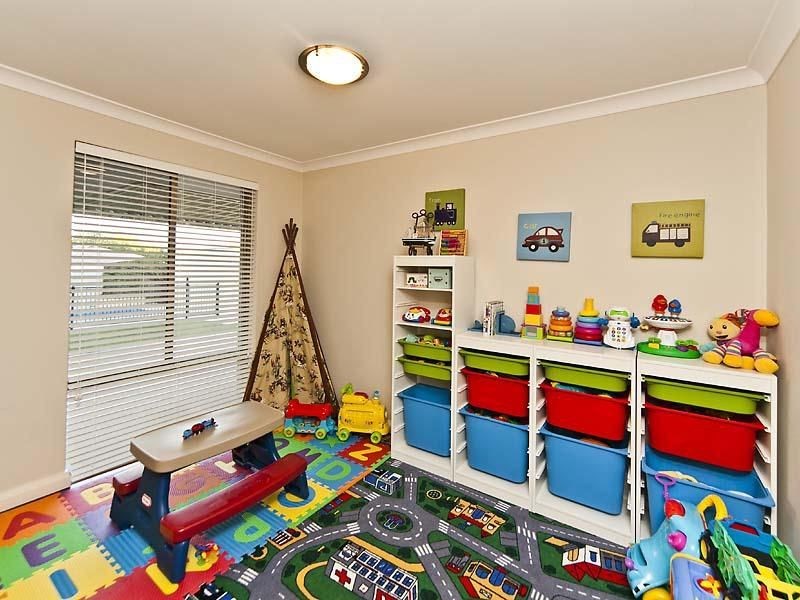 220 Summerlakes Parade, Ballajura WA 6066