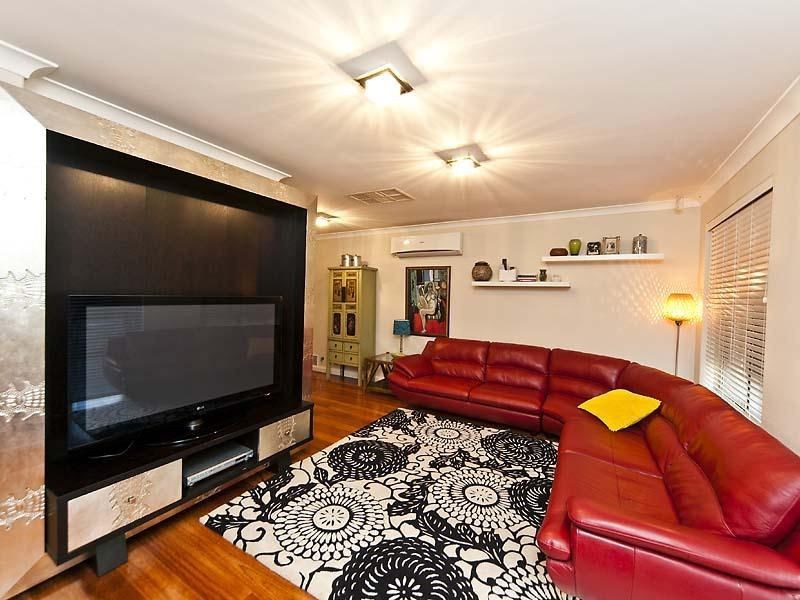 220 Summerlakes Parade, Ballajura WA 6066