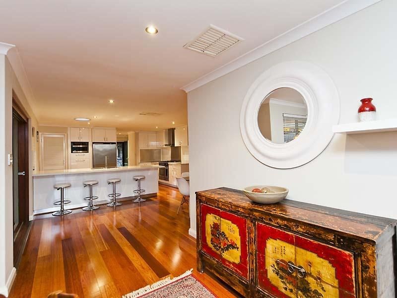 220 Summerlakes Parade, Ballajura WA 6066