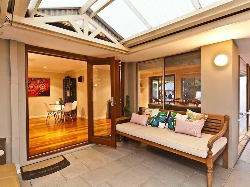 220 Summerlakes Parade, Ballajura WA 6066