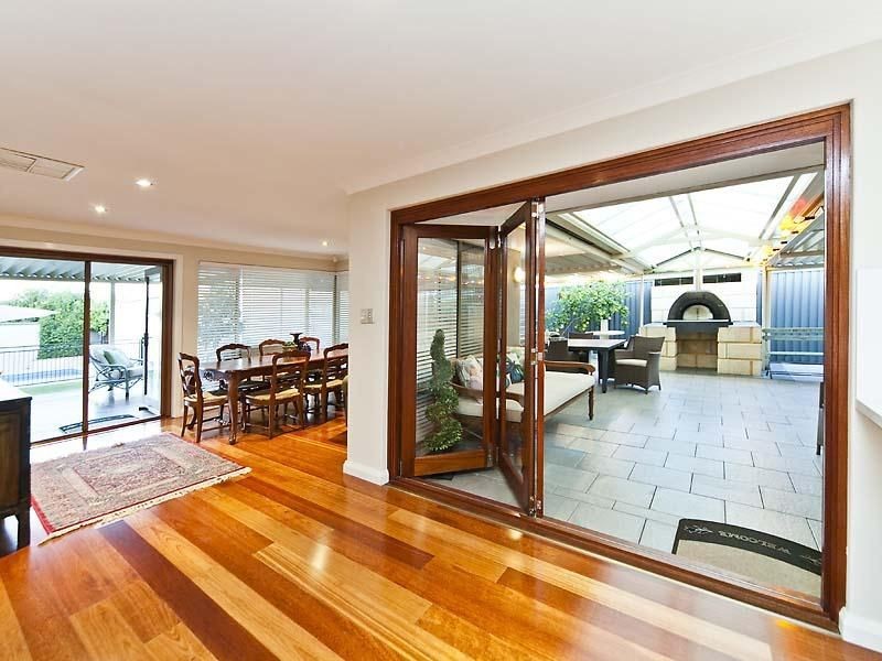 220 Summerlakes Parade, Ballajura WA 6066