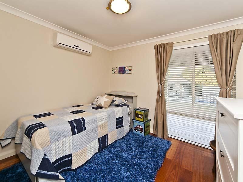 220 Summerlakes Parade, Ballajura WA 6066