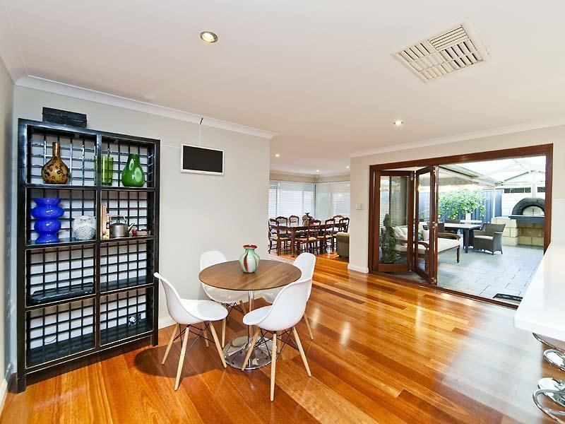 220 Summerlakes Parade, Ballajura WA 6066