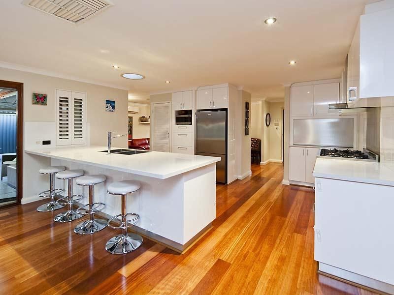 220 Summerlakes Parade, Ballajura WA 6066