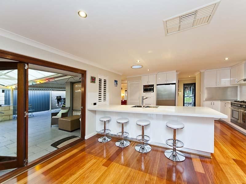 220 Summerlakes Parade, Ballajura WA 6066