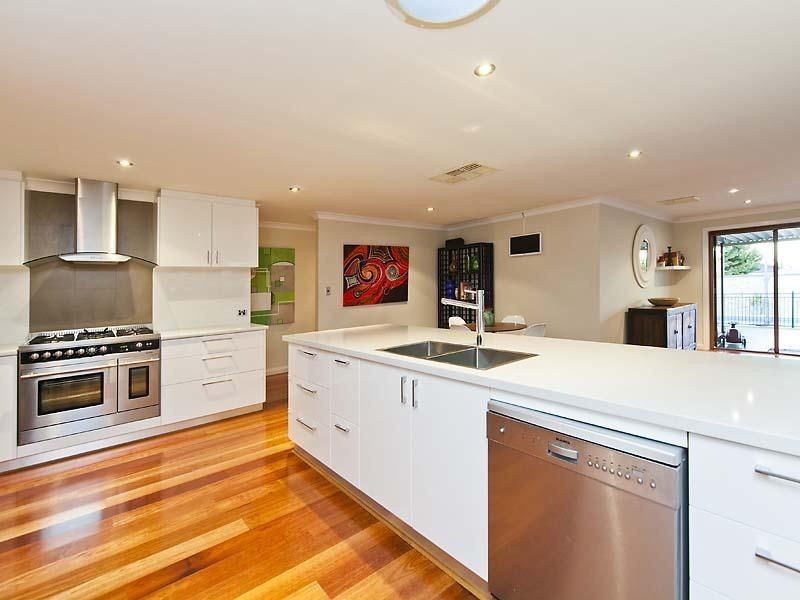 220 Summerlakes Parade, Ballajura WA 6066