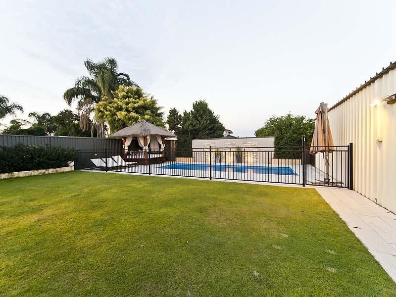 220 Summerlakes Parade, Ballajura WA 6066