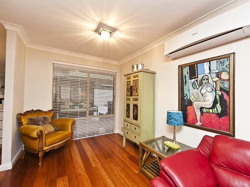 220 Summerlakes Parade, Ballajura WA 6066