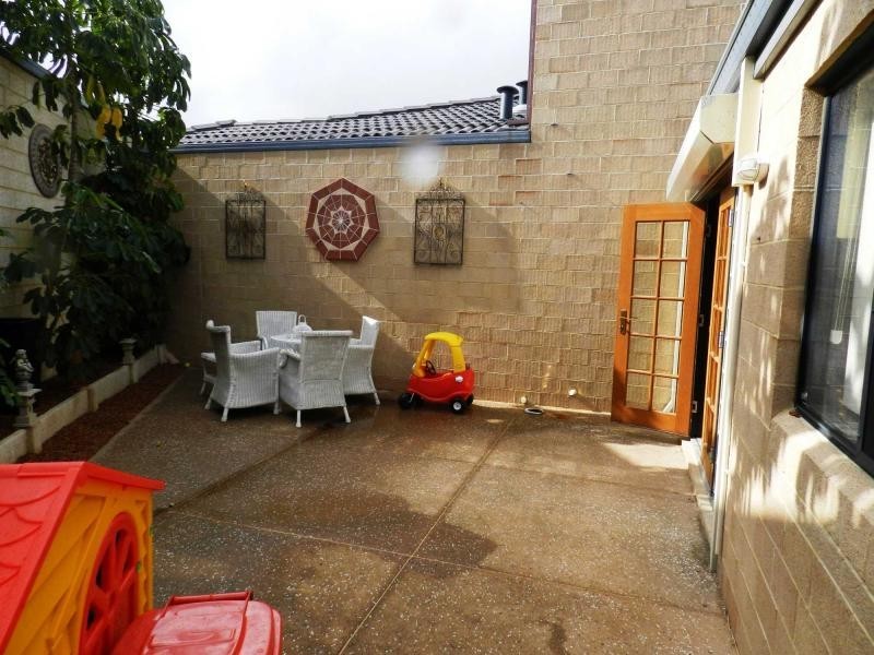 93b Ravenswood Drive, Westminster WA 6061