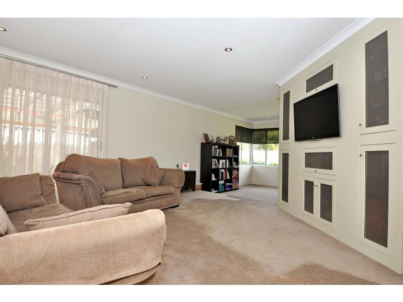 24 Oakapple Drive, Duncraig WA 6023