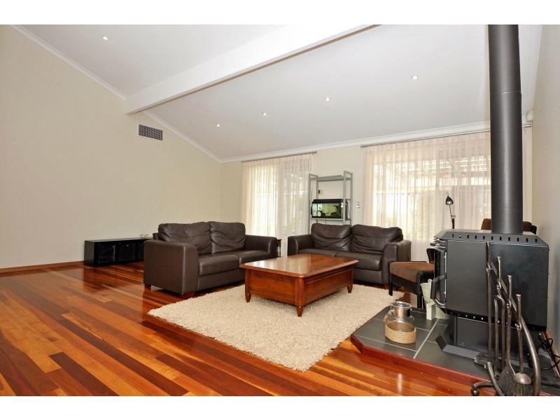 24 Oakapple Drive, Duncraig WA 6023